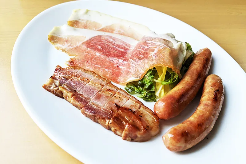 清川村のブランド豚を味わえる肉料理
